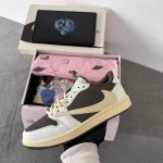 Jordan 1 Low Reverse Mocha